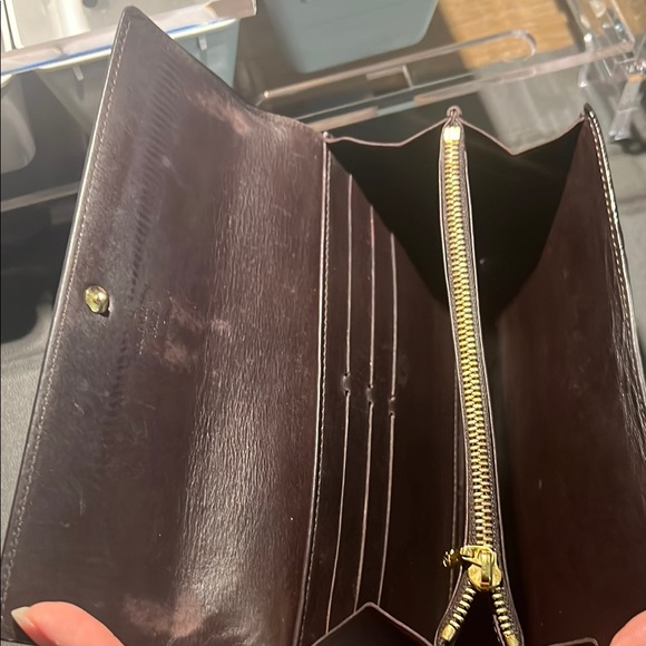 Louis Vuitton Vernis Sarah (Burgundy)Wallet - Picture 4 of 7